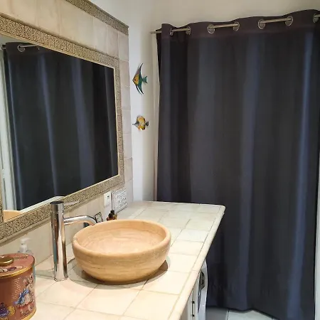 Appartement Suquet 22 – 2 Pièces, Cœur Historique, Calme, à 300m, Parking Cannes