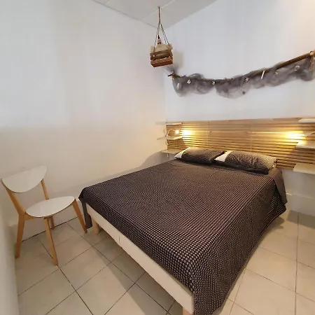 Suquet 22 - 2 Pieces, Coeur Historique, Calme, A 300m, Parking Cannes