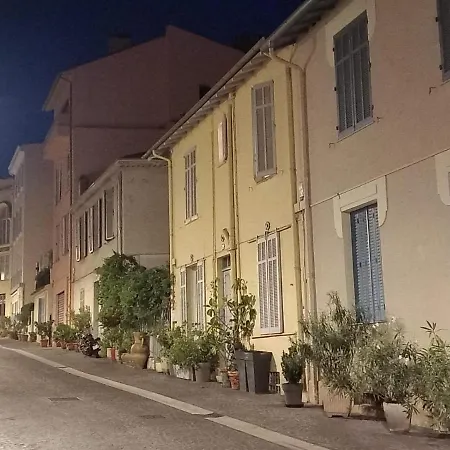 Suquet 22 – 2 Pièces, Cœur Historique, Calme, à 300m, Parking